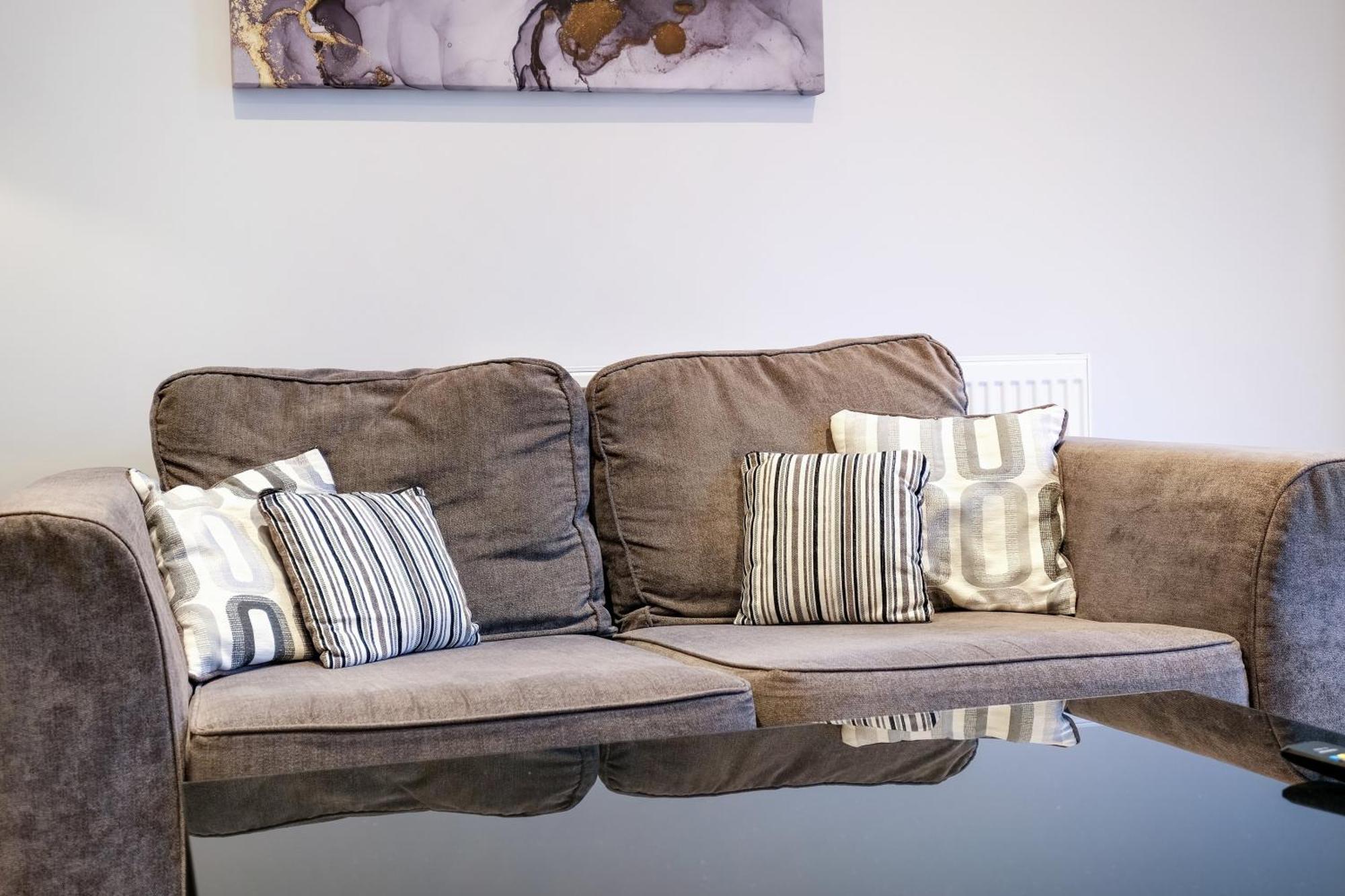 2 Bedroom Penthouse With Parking High Wycombe By 360Stays Exterior foto