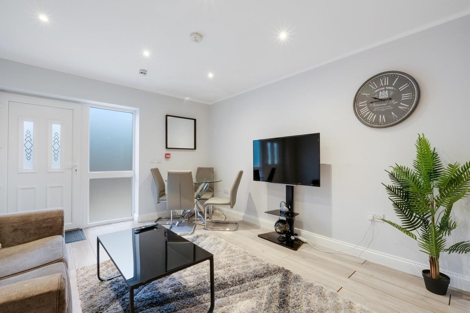 2 Bedroom Penthouse With Parking High Wycombe By 360Stays Exterior foto
